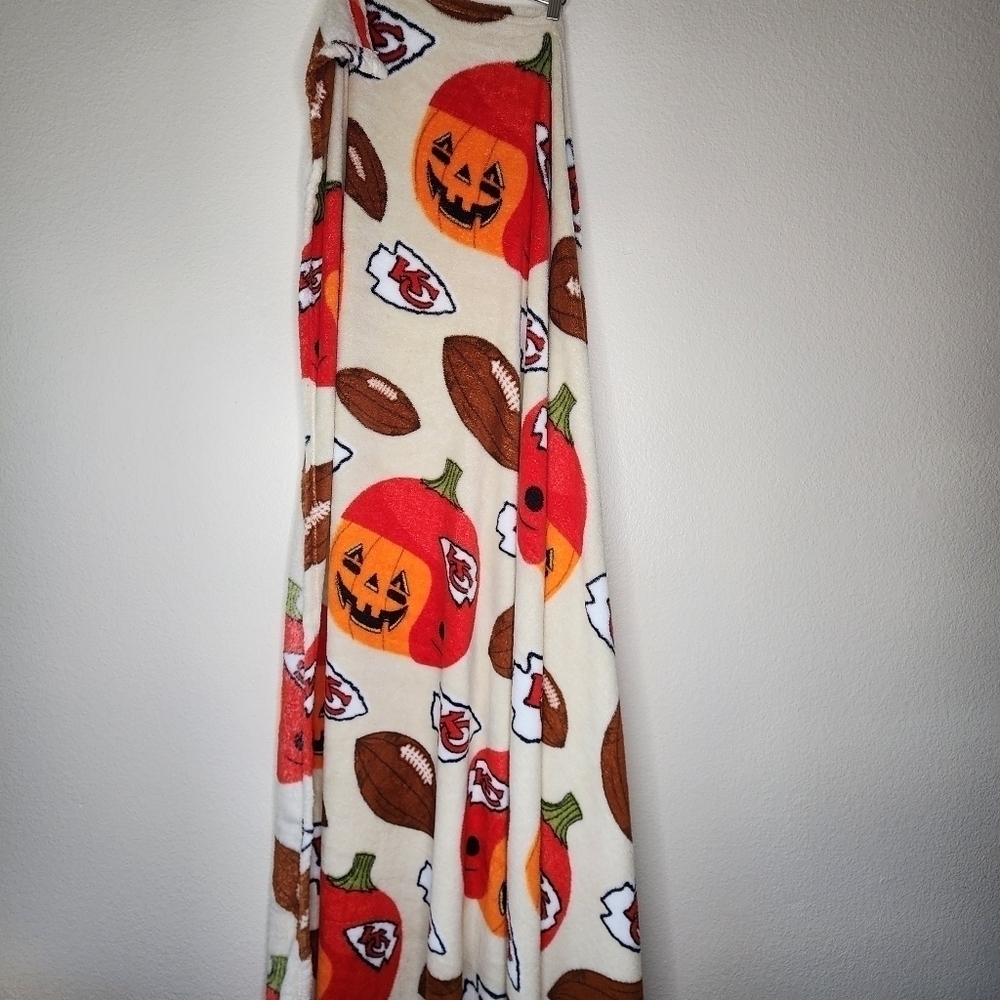 Taylor Swift's Boyfriend Kansas City Chiefs Halloween Blanket 60x80 - Picture 2 of 4